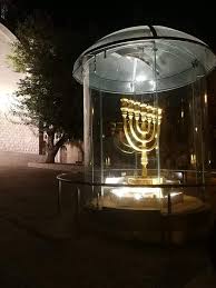 Jerozolima - Złota menora i platforma widokowa  Jerozolima  Izrael.jpg