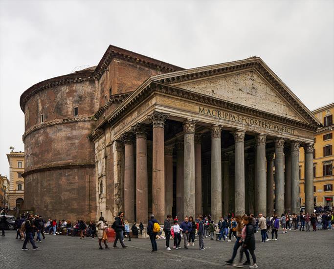 Rzym - Pantheon_Rome_-_Right_side_and_front.jpg